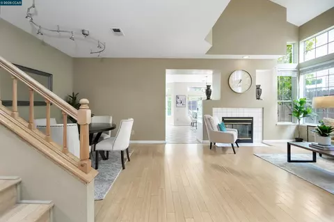 Living - 266 Scotts Vly, Hercules, CA 94547 photo 4 of 5