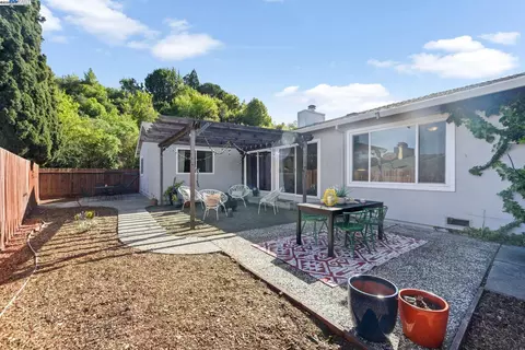 2080 Sarah Dr, Pinole, CA 94564