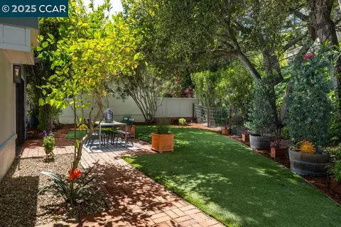 2432 Pine Knoll Dr #4, Walnut Creek, CA 94595