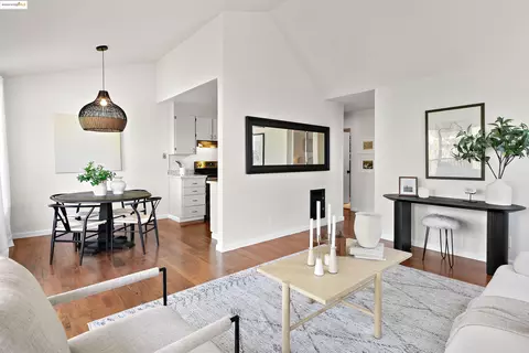 525 Mandana Blvd #301, Oakland, CA 94610