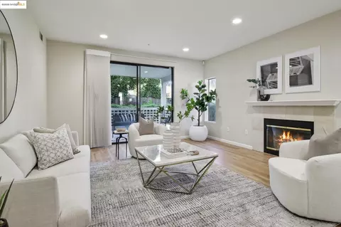 2584 Oak Rd #122, Walnut Creek, CA 94597