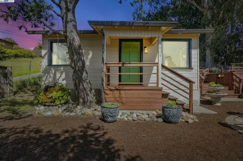 19975 John Dr, Castro Valley, CA 94546 photo 1