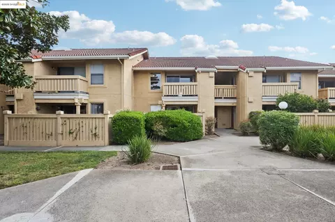 16 Las Moradas Cir, San Pablo, CA 94806