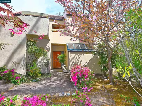 1710 Stanley Dollar #2A, Walnut Creek, CA 94595
