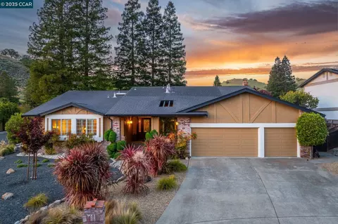 1808 Oro Valley Ct, Walnut Creek, CA 94596