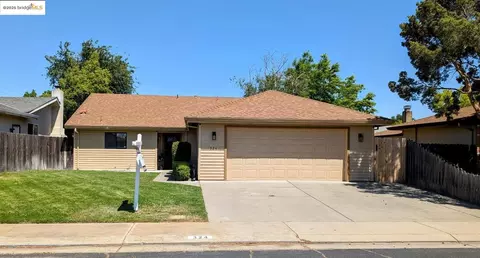 324 Lassen Dr, Lodi, CA 95242 photo 1