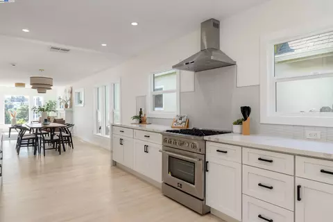 511 Kenmore, Oakland, CA 94610