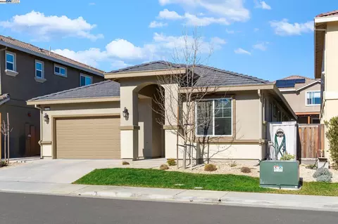 5244 Comfrey St, Fairfield, CA 94534 photo 1