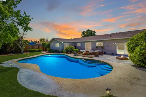 912 Kane Cir, Walnut Creek, CA 94598