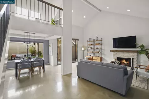 1015 Northoak Dr, Walnut Creek, CA 94598