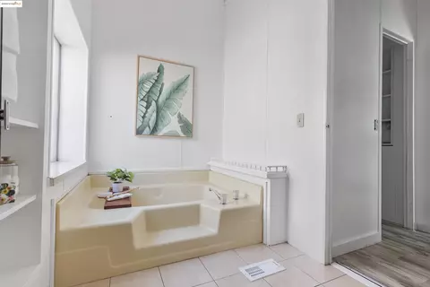 Bath - 3215 Knob St, Nice, CA 95464 photo 3 of 4