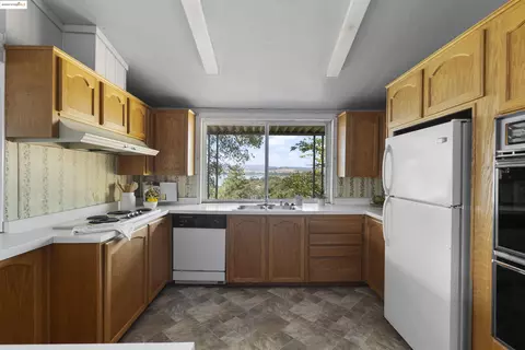 Kitchen - 3215 Knob St, Nice, CA 95464 photo 3 of 5