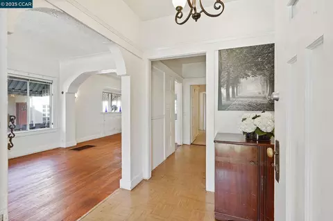 Entry Way - 1322 Virginia St, Berkeley, CA 94702 photo 2 of 6