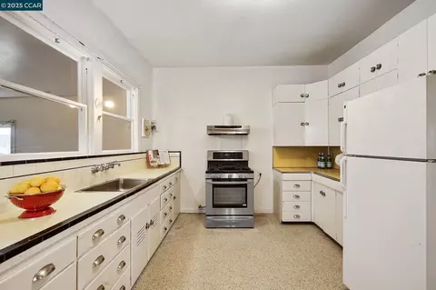 Kitchen - 1322 Virginia St, Berkeley, CA 94702 photo 2 of 4