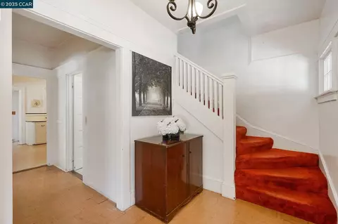 Entry Way - 1322 Virginia St, Berkeley, CA 94702 photo 4 of 6