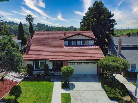 1207 Club Dr, Richmond, CA 94803