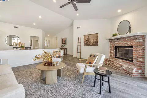 1070 Porter Dr, Roseville, CA 95678