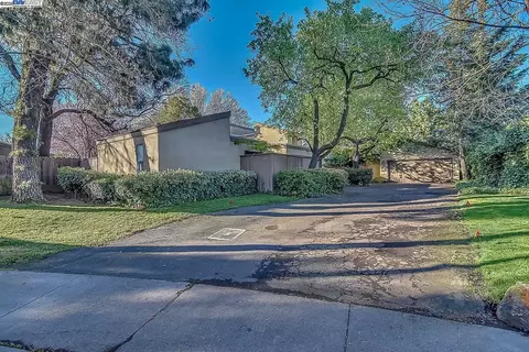 5529 Sandpiper Ct, Stockton, CA 95207