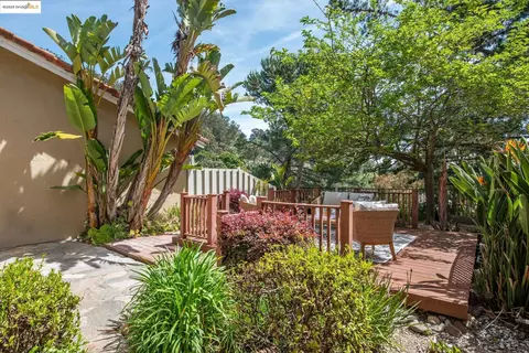 43 Turtle Creek St, Oakland, CA 94605