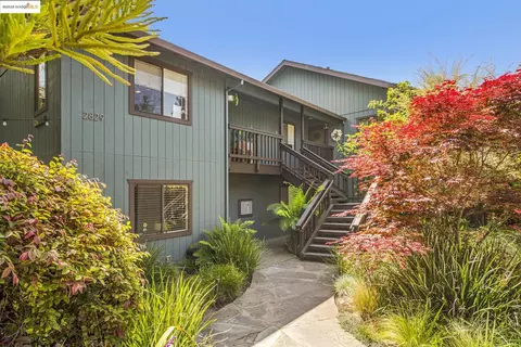 2829 Carmel St #B, Oakland, CA 94602