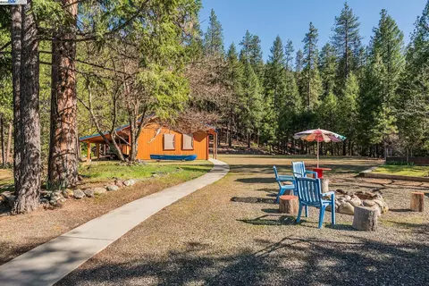 Exterior - 8341 E Side Rd, Trinity Center, CA 96091 photo 2 of 20