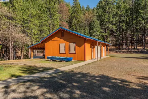 Exterior - 8341 E Side Rd, Trinity Center, CA 96091 photo 19 of 20