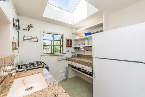 Kitchen - 8341 E Side Rd, Trinity Center, CA 96091 photo 1 of 5