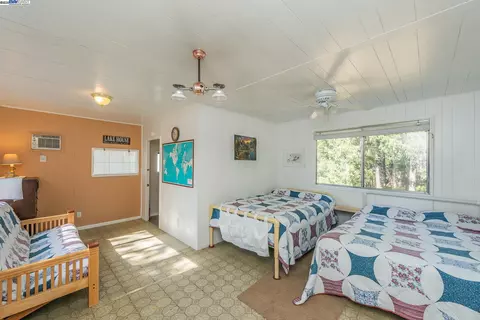 Bedroom - 8341 E Side Rd, Trinity Center, CA 96091 photo 3 of 4