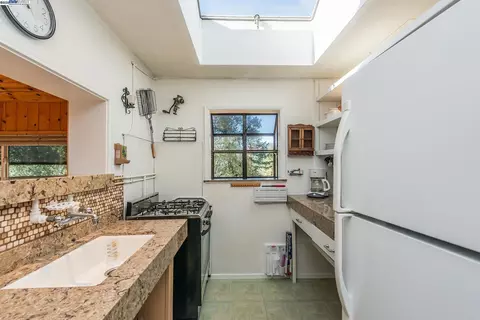 Kitchen - 8341 E Side Rd, Trinity Center, CA 96091 photo 2 of 5