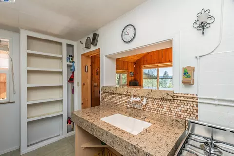 Kitchen - 8341 E Side Rd, Trinity Center, CA 96091 photo 4 of 5