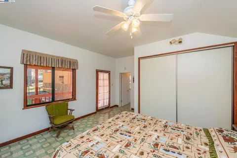 Bedroom - 8341 E Side Rd, Trinity Center, CA 96091 photo 2 of 4
