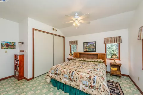 Bedroom - 8341 E Side Rd, Trinity Center, CA 96091 photo 1 of 4
