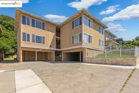 8079 Greenridge Dr, Oakland, CA 94605