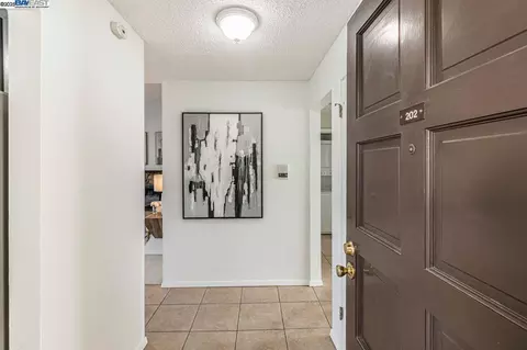 21095 Gary Dr #202, Hayward, CA 94546