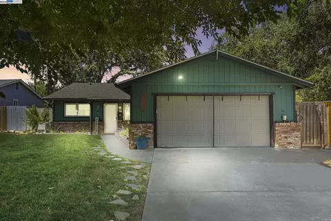 5913 Woodleigh Dr, Carmichael, CA 95608 photo 1