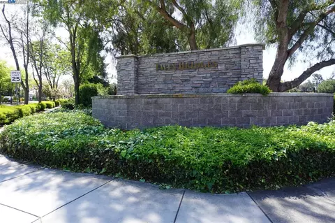 30278 Willowbrook Rd, Hayward, CA 94544 photo 1