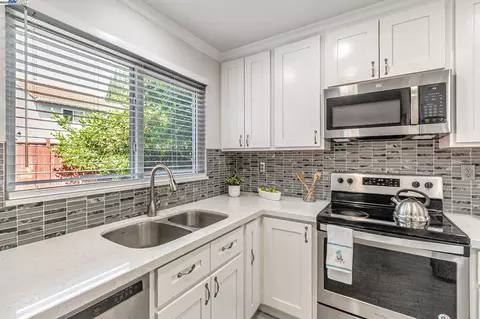 1199 Royal Crest Dr, San Jose, CA 95131