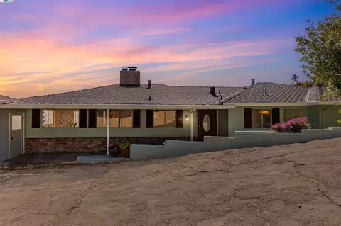 11021 Overmoor, Oakland, CA 94605