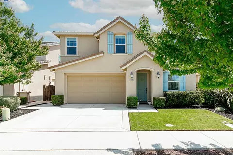18082 Amador Dr, Lathrop, CA 95330