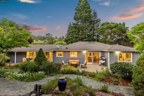 44 Lost Valley Dr, Orinda, CA 94563