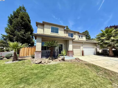 825 Hollowbrook Dr, Brentwood, CA 94513
