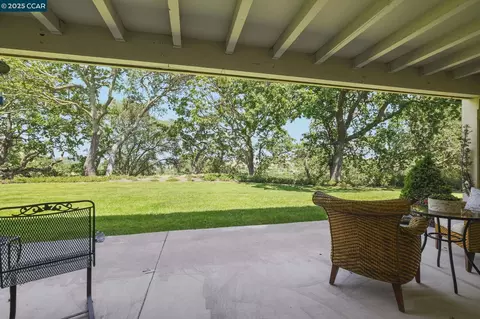 2724 Ptarmigan Dr #6, Walnut Creek, CA 94595