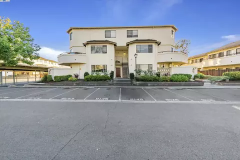 5025 Valley Crest Dr #143, Concord, CA 94521