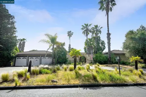 895 Ridge Dr, Concord, CA 94518 photo 1