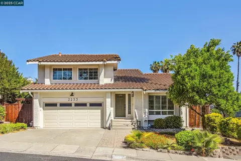 2253 Lake Crest Ct, Martinez, CA 94553