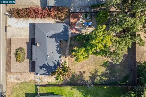 3301 Sacramento Dr, Redding, CA 96001 photo 1