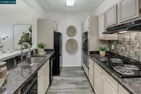 1860 Tice Crk #1146, Walnut Creek, CA 94595