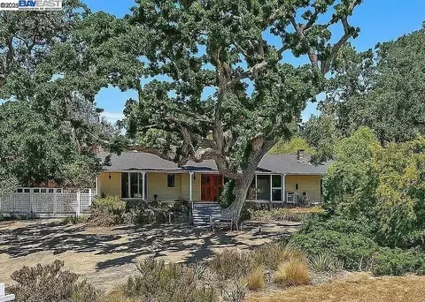 161 Bales Dr, Walnut Creek, CA 94596