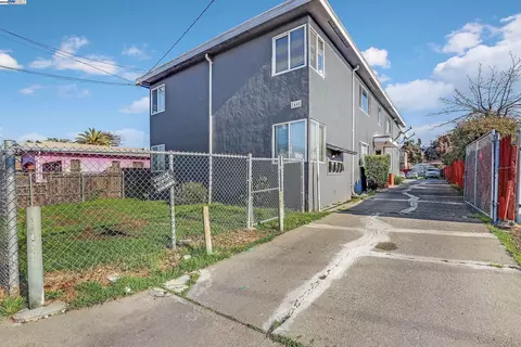 7448 Lockwood St, Oakland, CA 94621