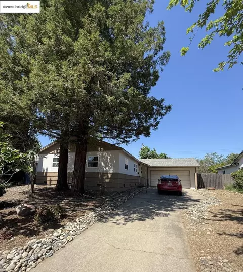 8913 Alderson Ave, Sacramento, CA 95826